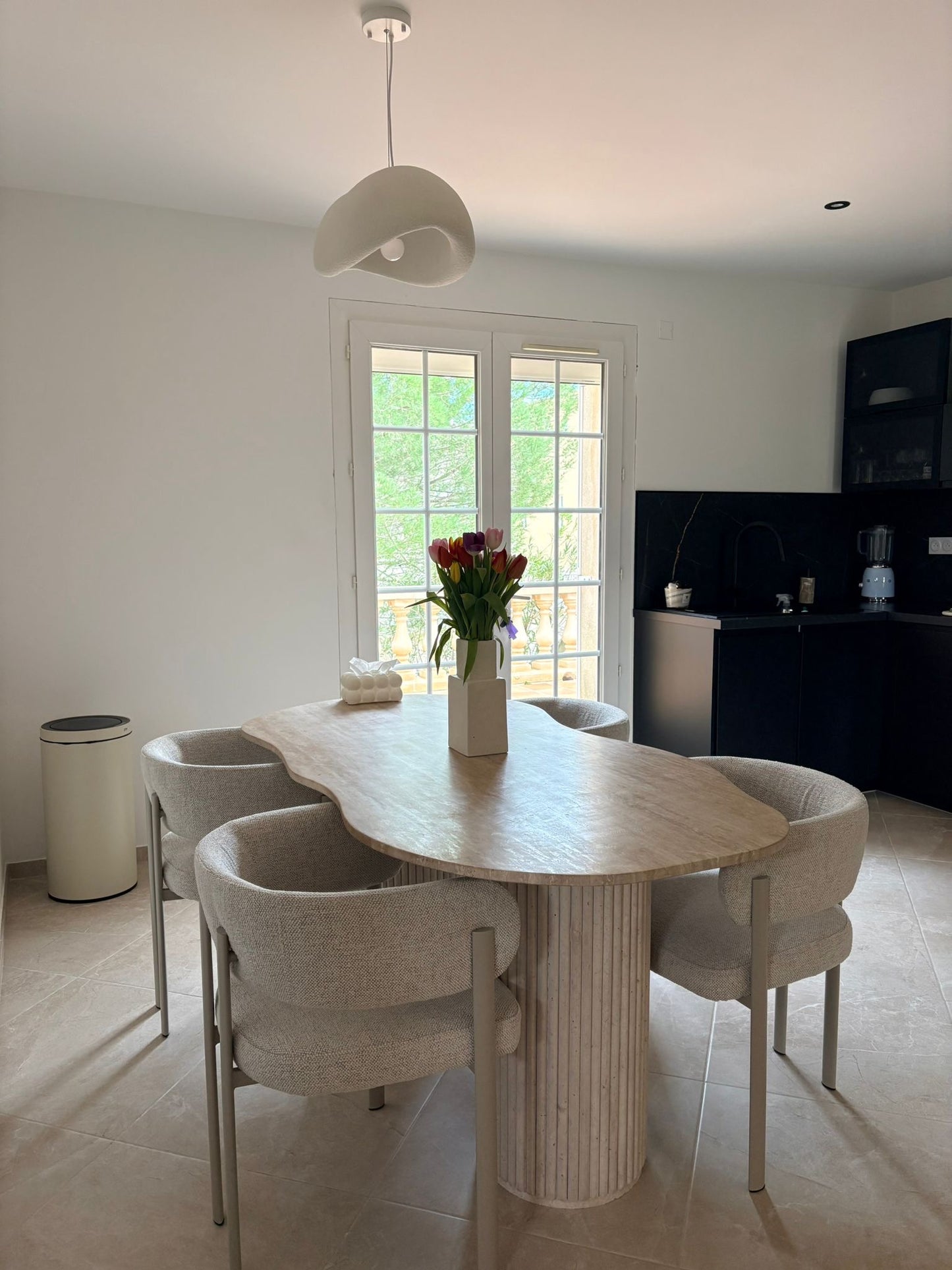 Table à manger SAKINA wavy