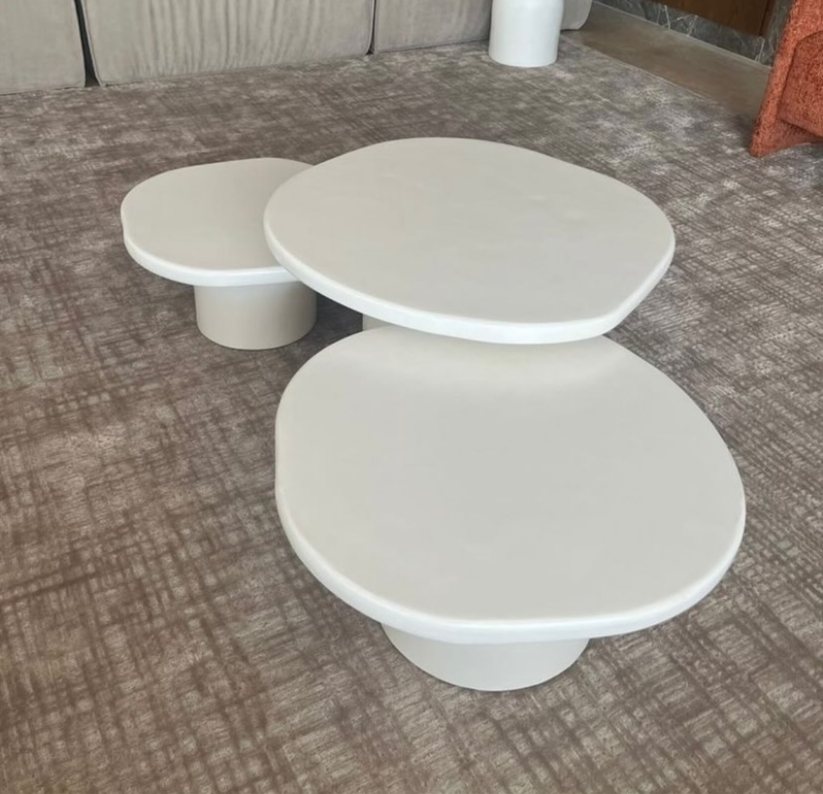 Trio's gepolijste betonnen salontafels